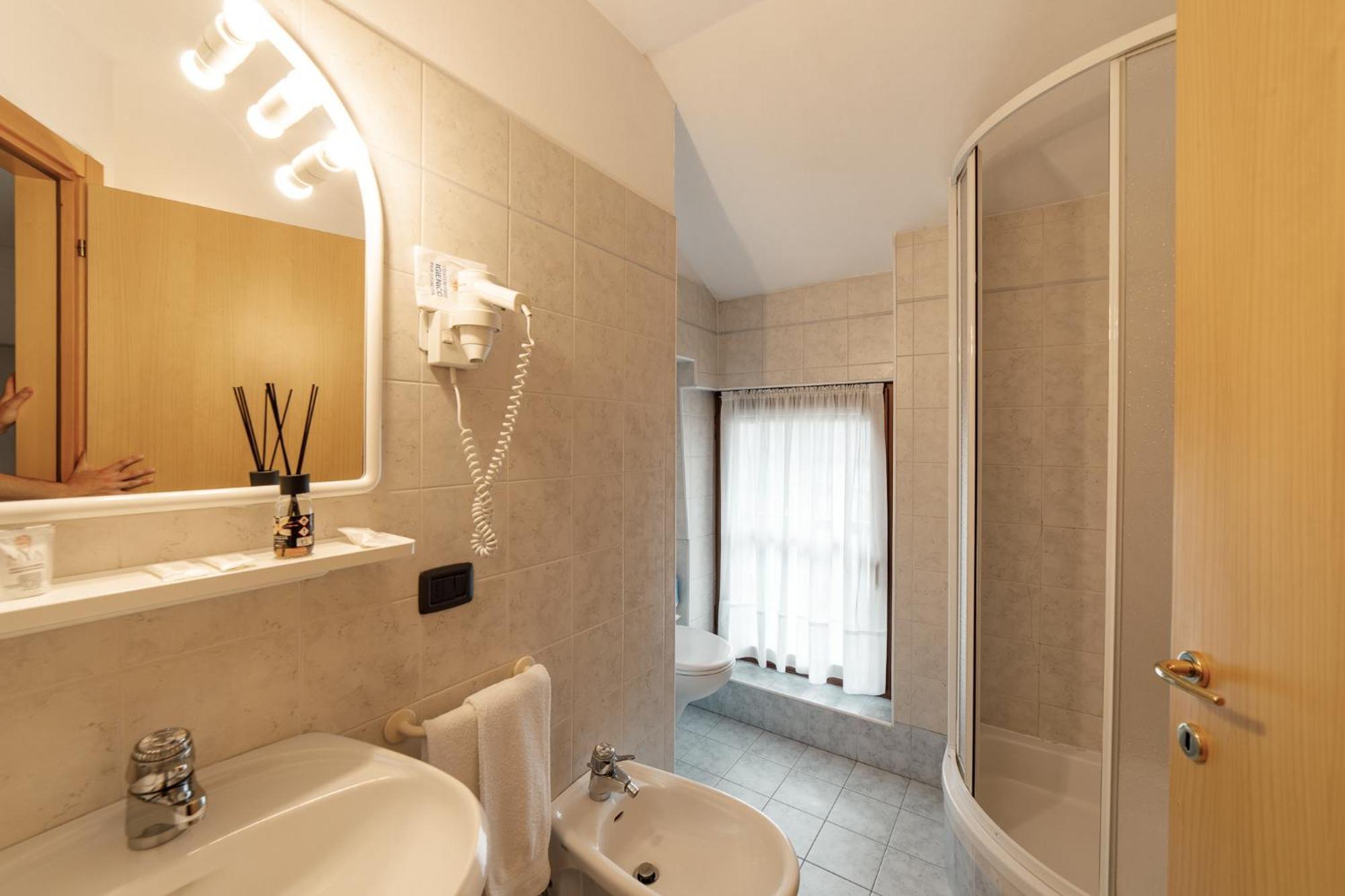 Hotel Al Bivio - Pizzeria, Pool & Sauna Imer Dış mekan fotoğraf
